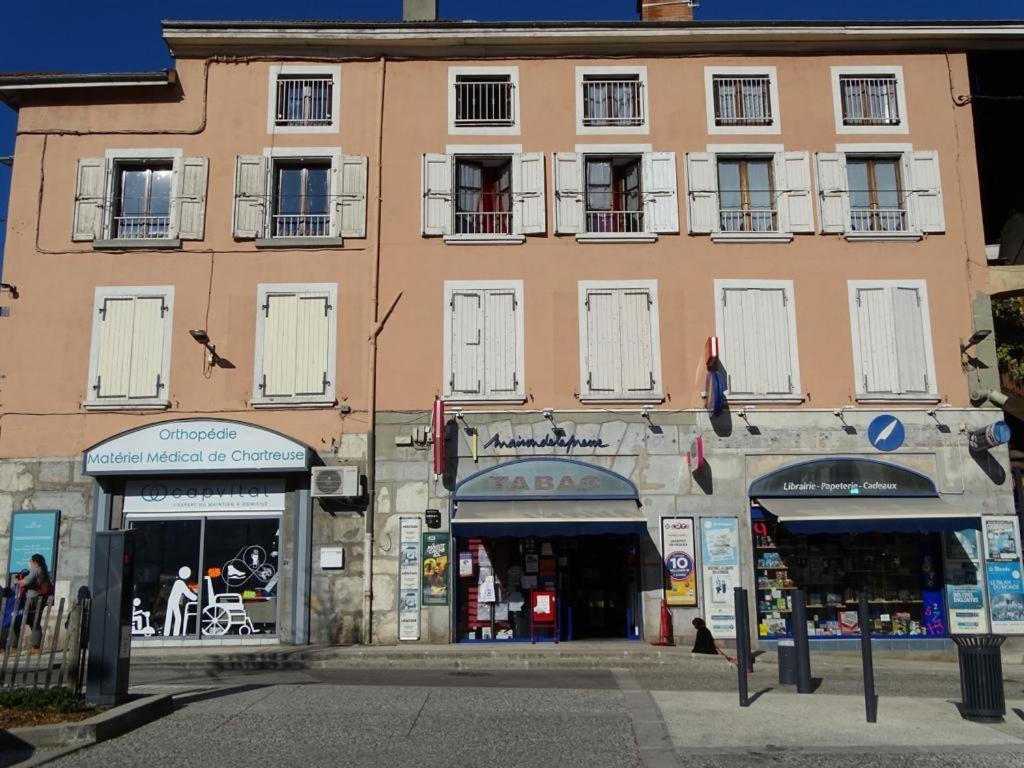 Charmant Studio Au Coeur Du Village De Voreppe Bagian luar foto